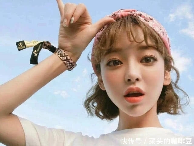 如同线条一|今年“线条烫”火了,适合中长发女生,真的谁换谁美,自带慵懒感