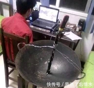 |搞笑图片幽默段子笑话:哈哈,很可爱的包包,很像个荷包蛋哦