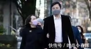 高跟鞋|孟晚舟携老公露面！穿黑裙长发披肩温柔优雅，抬头看丈夫一脸崇拜