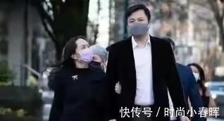 高跟鞋|孟晚舟携老公露面!穿黑裙长发披肩温柔优雅,抬头看丈夫一脸崇拜