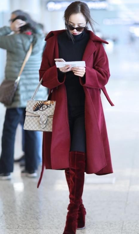  裙子|冬天大衣不要再配裙子了，女明星们都这么穿，保暖又时尚