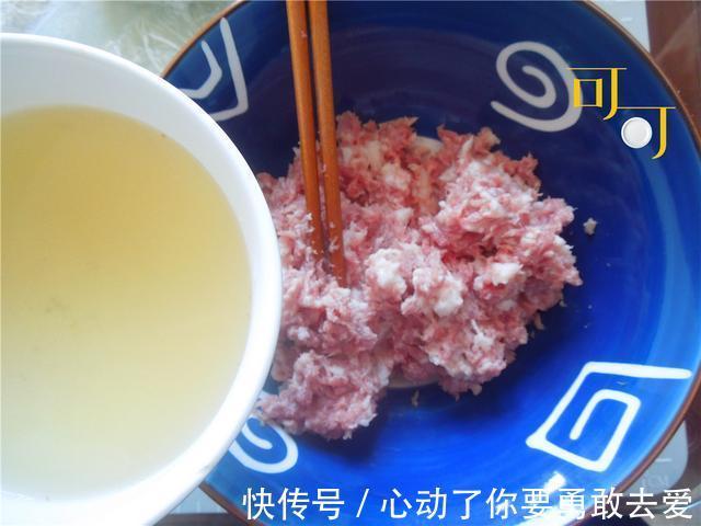 天气凉快起来，包点三鲜饺子当早餐，比每天啃面包舒服得多