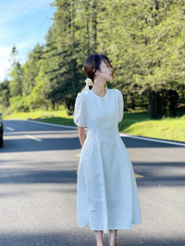 锁骨|今年风头不减的泡泡袖如何穿？学会这几个搭配技巧，怎么穿都好看