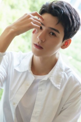 围裙|《中餐厅》龚俊录制剧透，戴围裙做饭太养眼，网友们纷纷表示期待节目