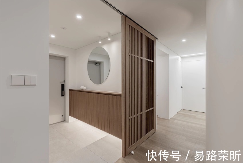 客餐厅|这是一套有30年历史的老公寓了,将空间布局重做调整与规划,打造出三室三厅的格局。