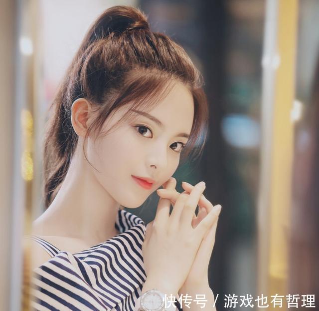 啾啾|马伊琍难得留头发，一点点长就要扎个啾啾，没短发时髦但看着年轻