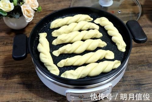 玉米面做面食不用蒸,松软细腻底部焦脆,比蒸的香,全家都爱吃