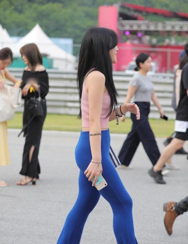 身材 打底裤的穿着更遮肉,穿起来更舒适,凸显甜美风格