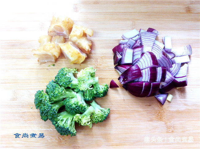 此菜女性最爱，香辣开胃，满满的胶原蛋白，减少鱼尾纹，显年轻