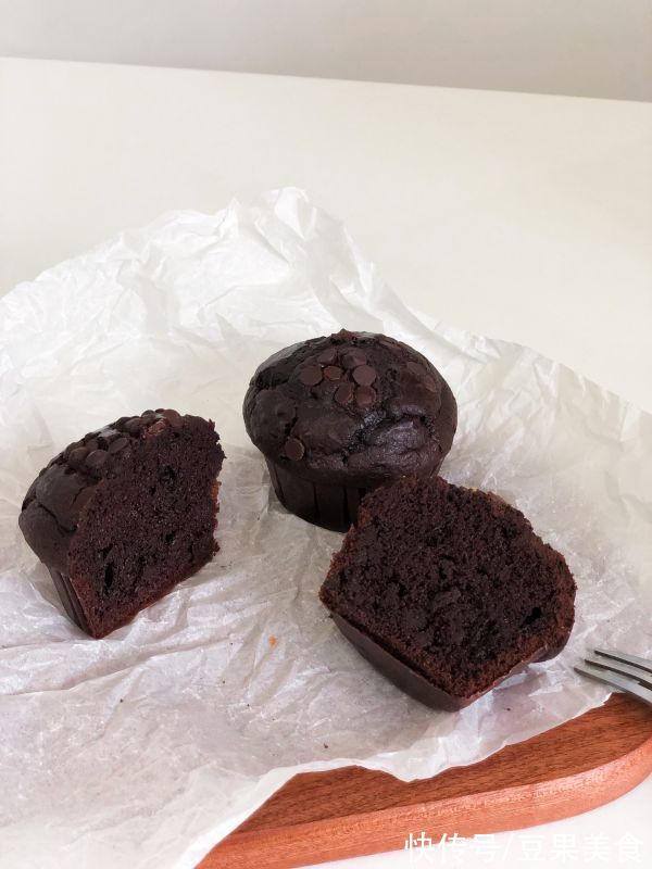 新手增强自信心的星爸爸巧克力蘑菇头麦芬！上桌秒光盘