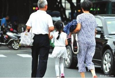 老行为|国外孩子18岁后不问父母要钱没那么简单,这种啃老方式更打脸