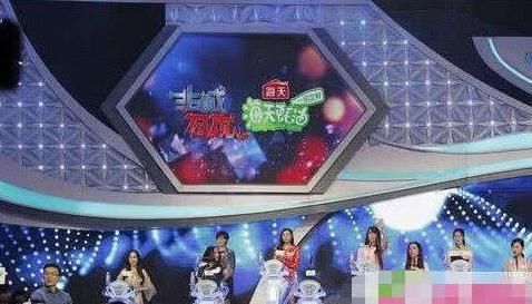 外国“大叔”剃掉多年胡子，秒变小鲜肉，撞脸众明星