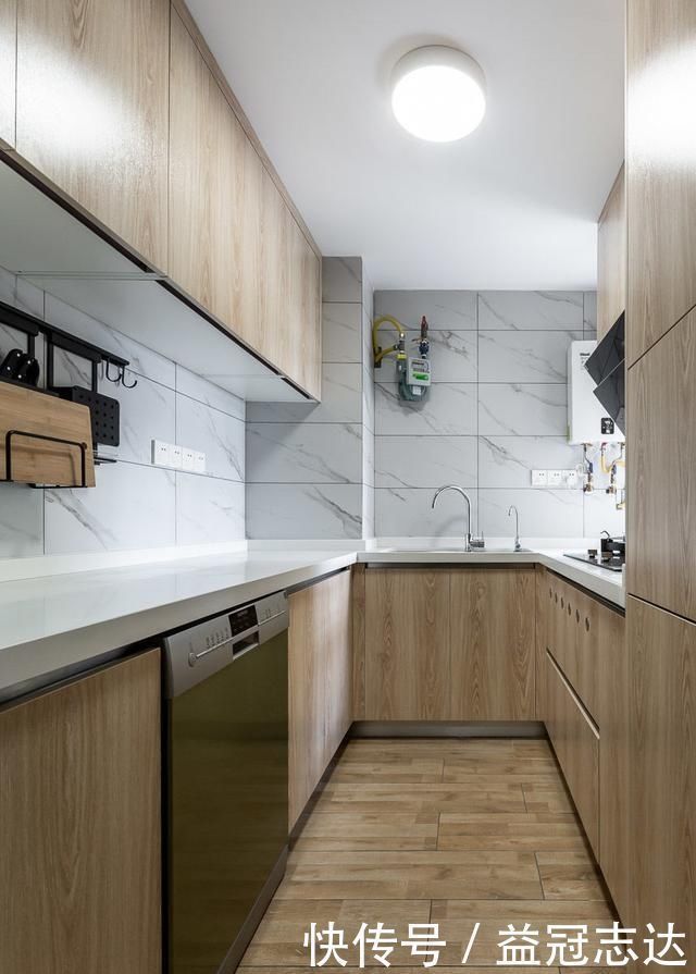 效仿|放弃电视墙，客厅打一排小矮柜，邻居看了都夸赞，后悔没效仿