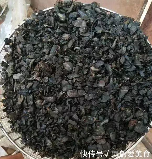 路边捡点它,开水一烫扔盆里,养花10年不烂根!