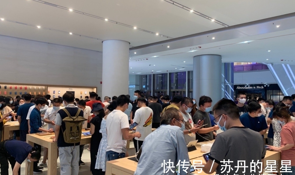 iphone|再次祝贺苹果！iPhone13不仅线上卖爆，线下更是排起了长队