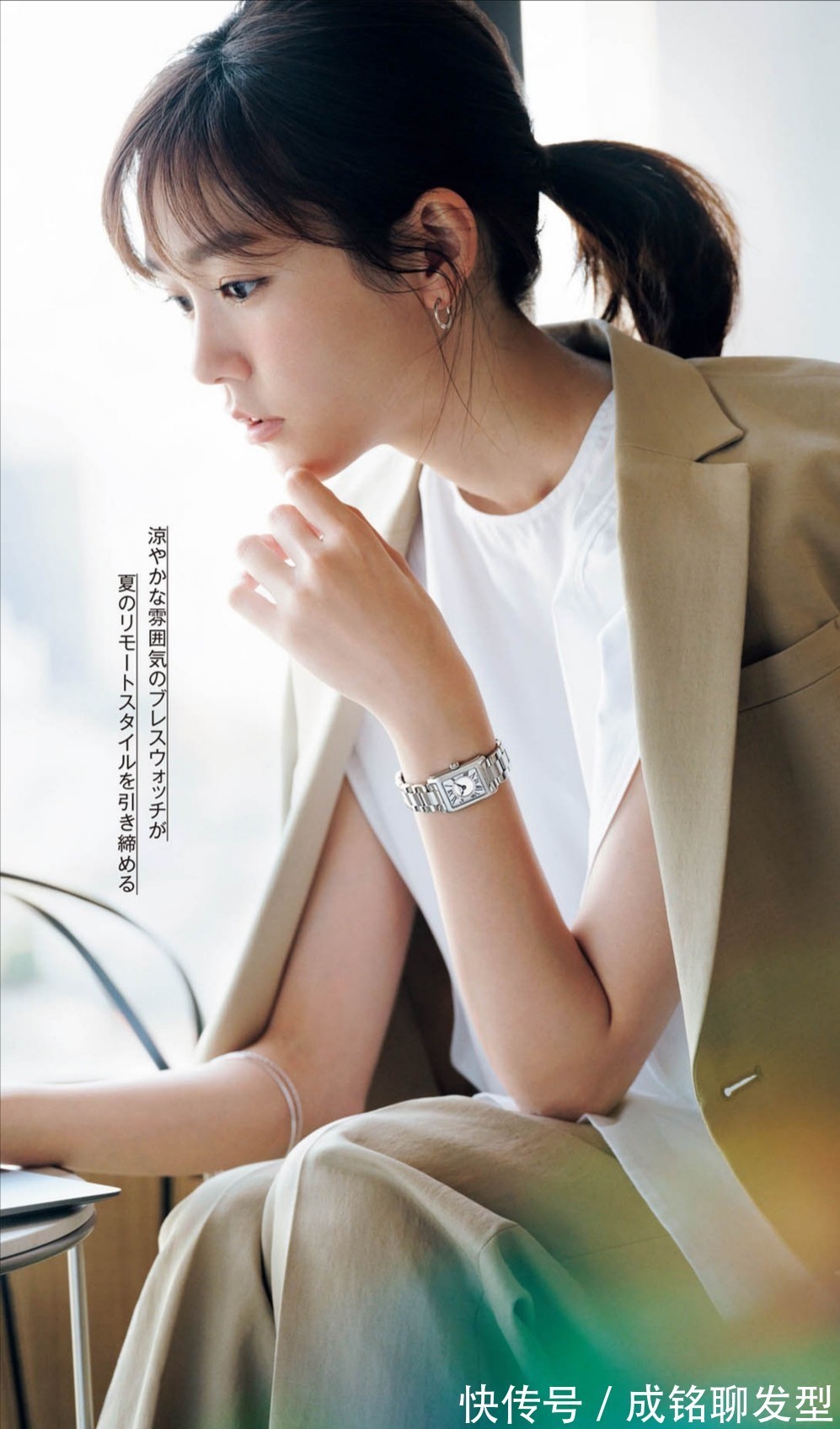 白色t恤|早秋火了一种穿法,叫“西装+白T恤”,四十岁女人照着穿就对了