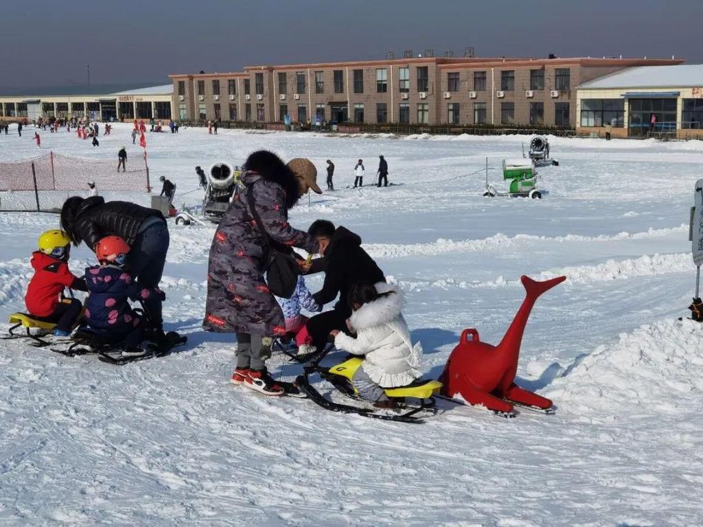 打造“冰雪＋”旅游季　让冬季“燃起来”