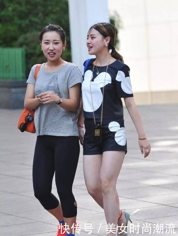 显瘦|性感紧身打底裤小姐姐,凹凸身材十分耀眼,即时尚又很潮