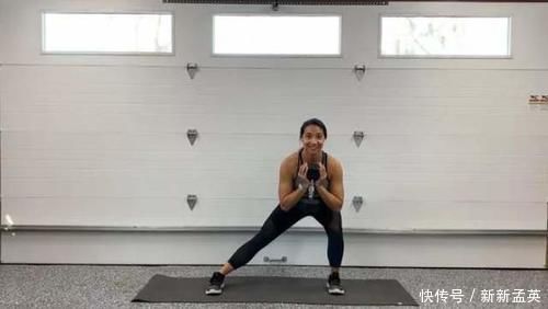 右腿|5个高强度蜜臀塑形训练动作，只需要一只哑铃就能够在家完成