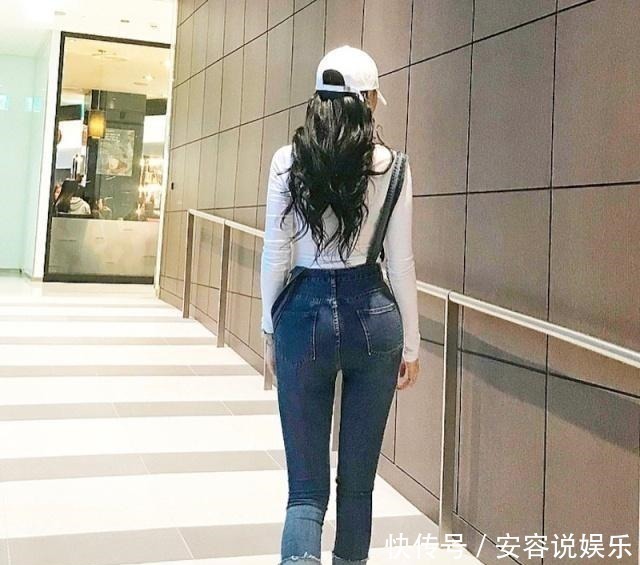 穿搭|牛仔裤与打底衫的美搭,总能展现女孩的青春活力