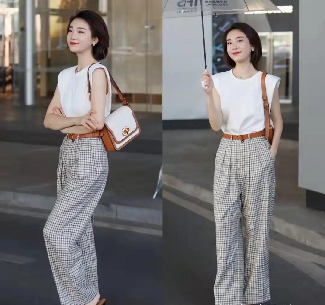 浅色 有气质的女人穿得都很“素”,3种搭配小原则,极简风穿出高级感