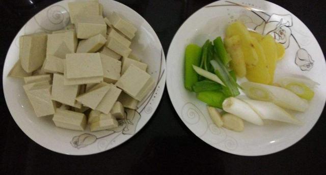 豆腐丸子好吃而不腻，掌握做法不用到外面买，营养还健康