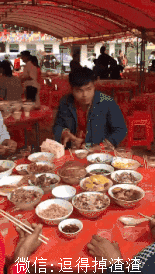 |搞笑GIF段子:美女,好像没有帅哥让你陶醉吧