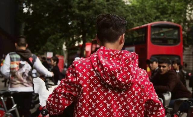 卫衣 Supreme x GCY郭春雨 2022 联名系列单品海报公布,争议性新作