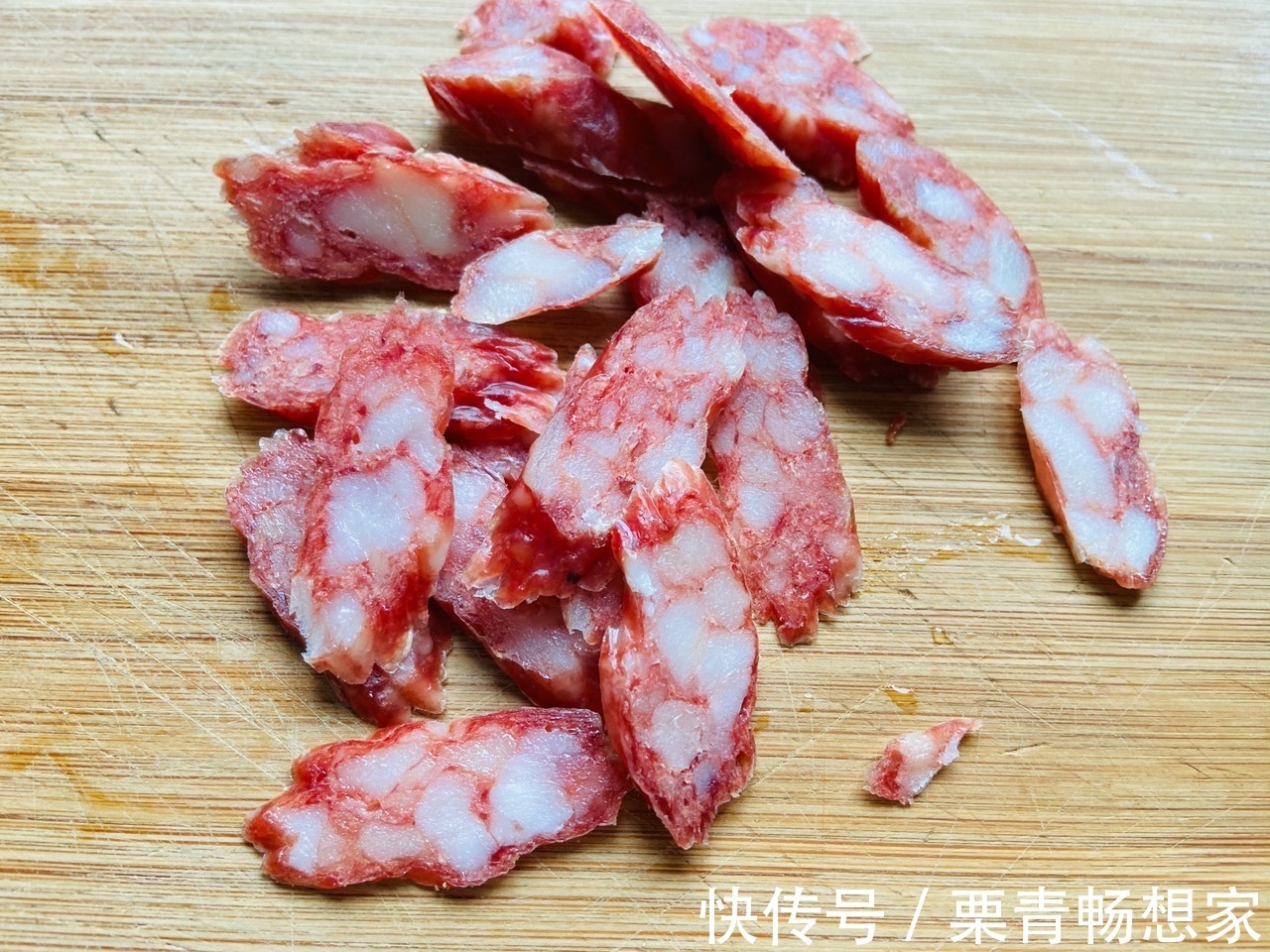 香菇土豆腊肠焖饭，美味好吃，健康有营养