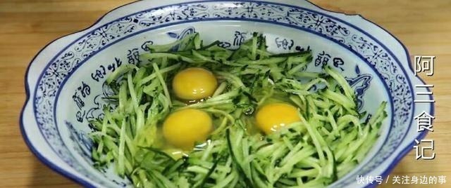 太香了，这才是黄瓜最好吃的做法，不炒也不腌，营养开胃又解馋！