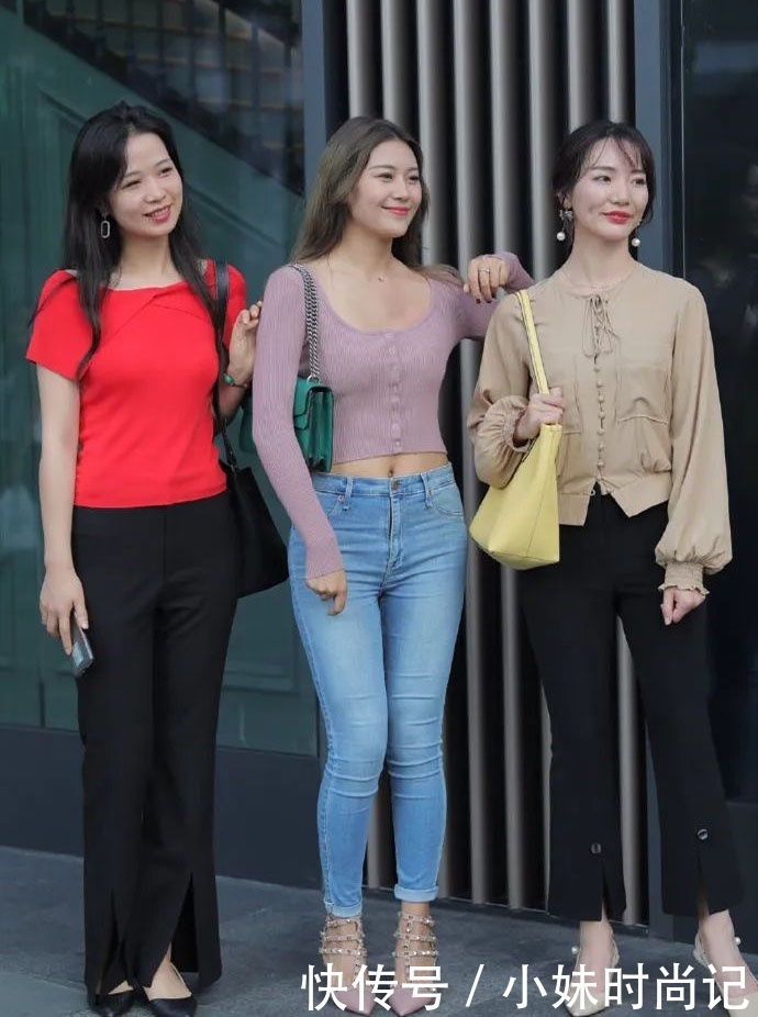 简单时尚|牛仔裤怎么穿搭显瘦不臃肿?试试搭一件针织小开衫,时尚又显身材