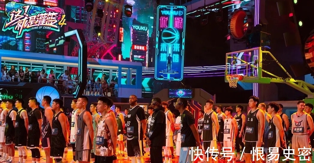 花架子|现在打篮球,美女明星们不露个“大腿”,已经不配出手了