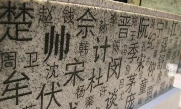 学生|一学生因名字太奇葩,以至于老师都不敢点名,网友:父母咋想的啊