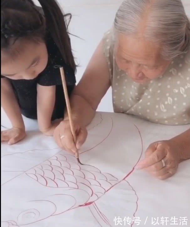 百岁老人教孙女绘画，却被说成江湖味太重，属千篇一律的民间作品