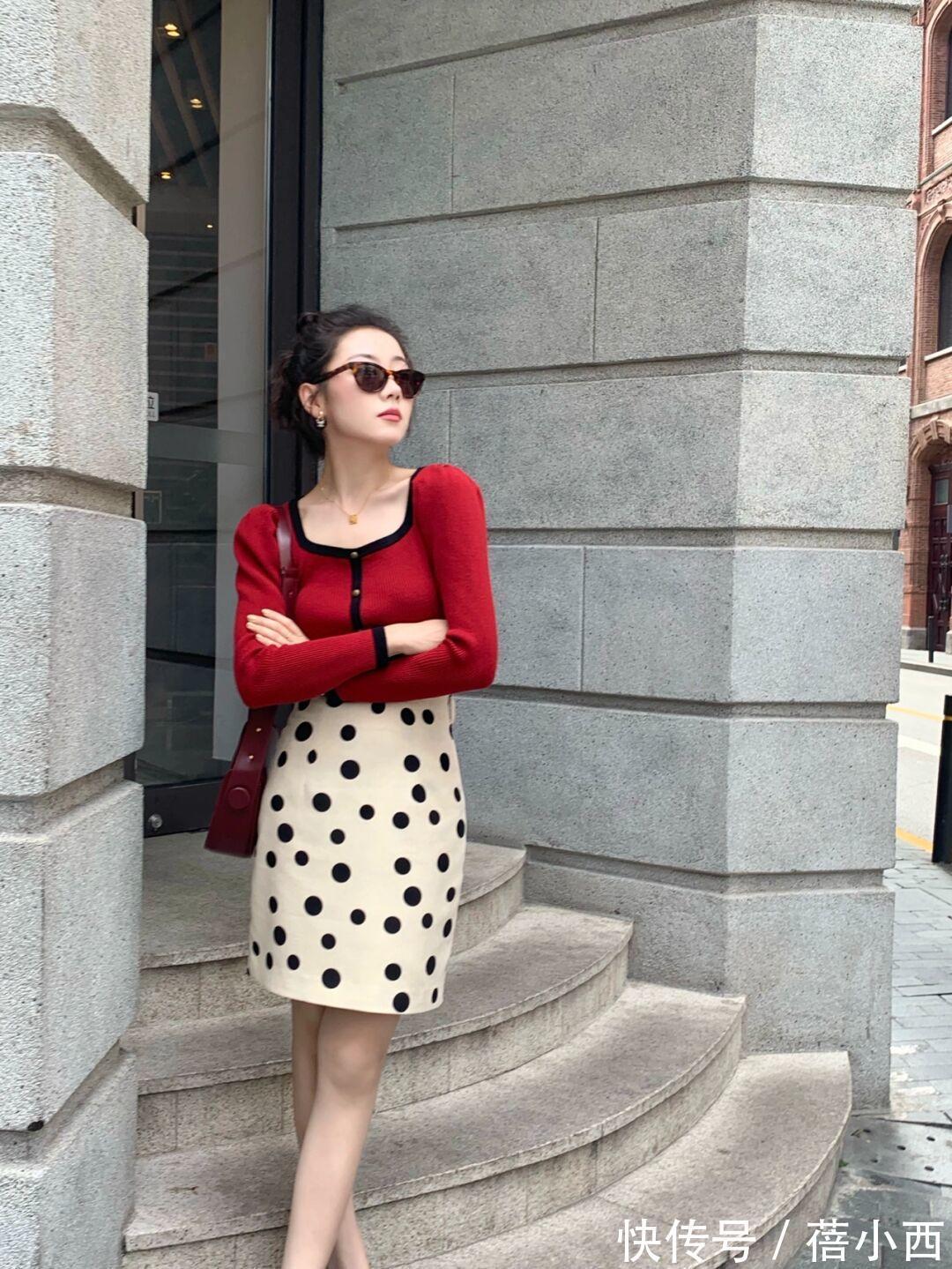 波点连衣裙|穿搭简约才高级,秋季衣橱必备“波点”单品,适合40+的熟女