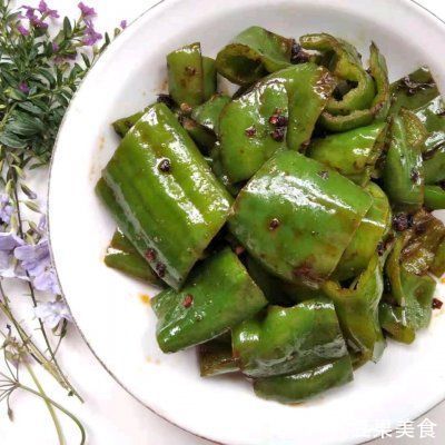 色拉油|就让这道好吃不上火的素炒青椒，温暖你这个冬天吧