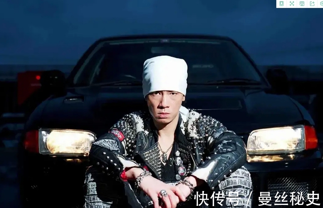 頭巾|同樣是戴頭巾,周杰倫跟陳小春是真的帥,而他是怕著涼受風(fēng)嗎?