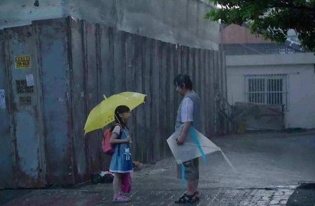 父母|8岁女儿因长得太漂亮,遭全家人“嫌弃”,亲爸直言看到就心烦