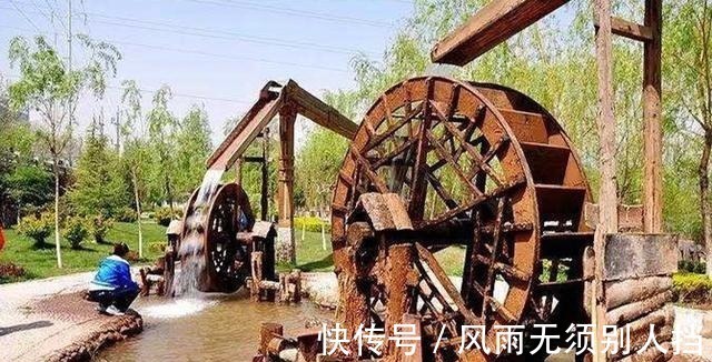 老农夫!老农夫一上联“水车车水,水随车,车停水止”,下联千古绝对!