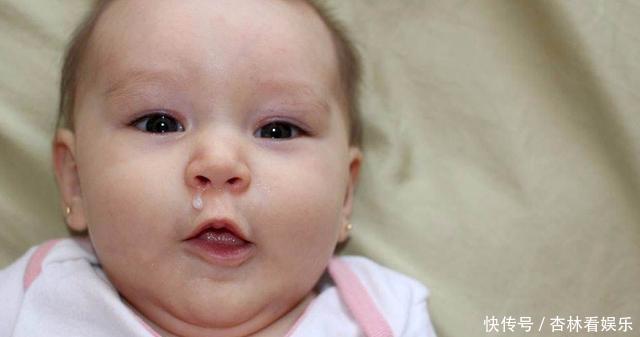 脚部|孩子体质太差换季就生病,宝妈别光摸手了,宝宝这两个部位最怕冷