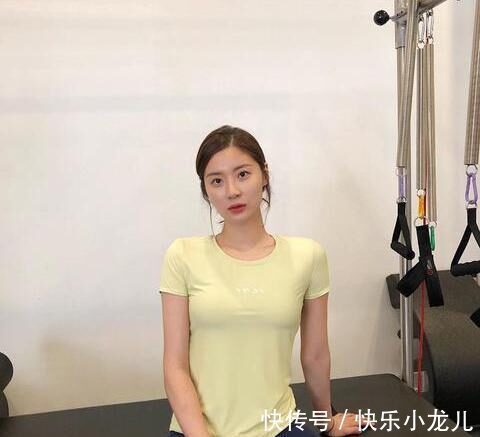 百搭 打底裤突显不凡的穿衣品位,休闲随意不失气场,穿搭随意