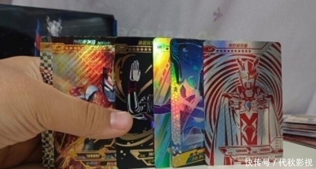 盲盒|孩子疯狂迷恋的“奥特曼卡片”好在哪里?为啥会成为社交硬通货?