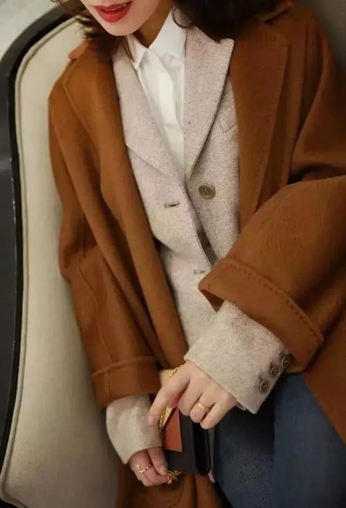 最适合秋冬季节的大地色系这样穿，想不吸睛都难