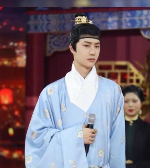 王一博挑战“国风汉服”！录《天天》穿成美男子，腰带却意外亮了