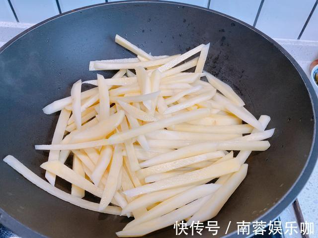 土豆泥|土豆最好吃最简单的做法，鲜香入味，成本不到1块钱，比肉还好吃
