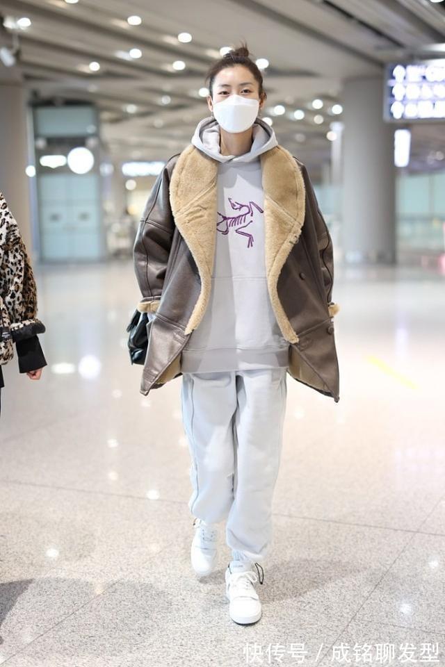 刘雯|刘雯不愧是超模天花板!卫衣搭配工装裤减龄又洒脱,简单却很高级