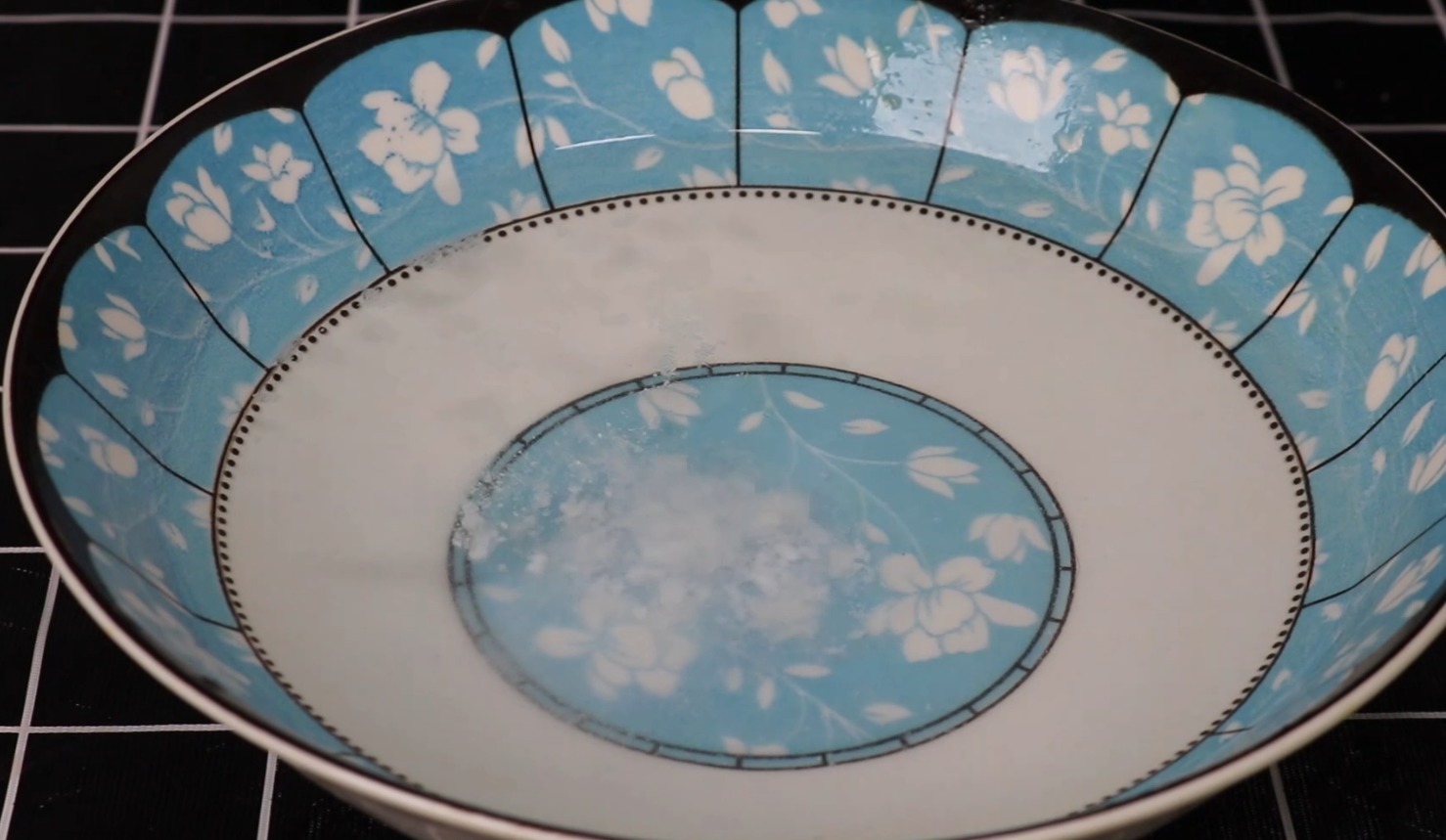 一碗面粉倒进滚烫开水中，瞬间变美味，好多人没吃过，高手在民间