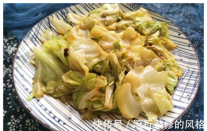炒包菜|包菜的懒人做法,不用刀切,简单一炒就出锅,香脆又好吃