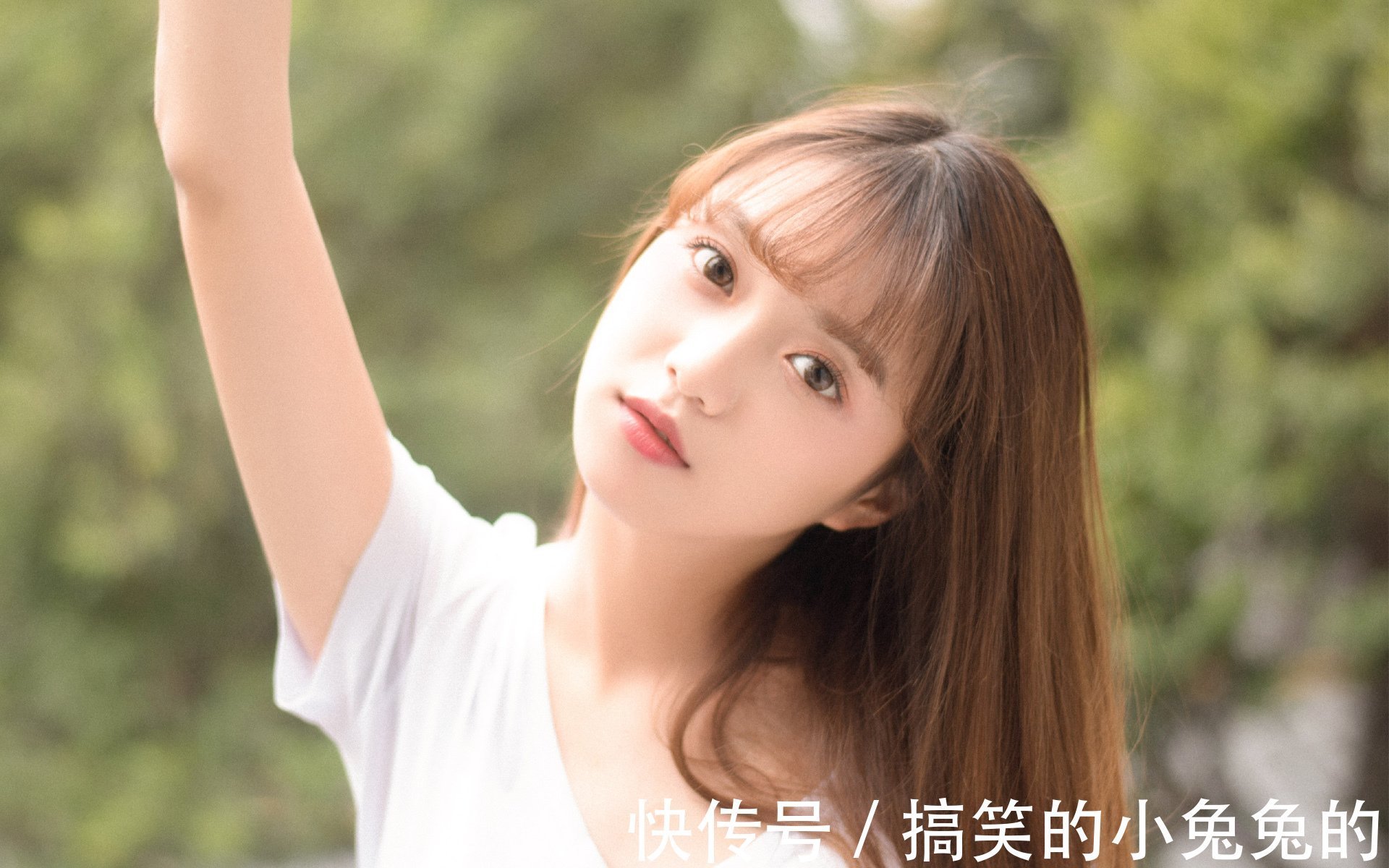 |搞笑GIF段子:二十岁小伙,成功求婚六十岁大妈,多么感人的爱情故事!