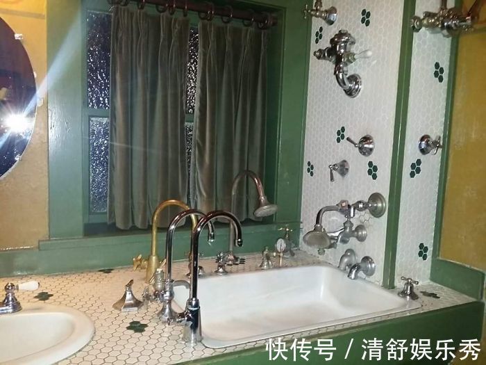 冰淇淋店|30间地狱般的卫生间设计,可能设计师从未上过厕所,开开眼界吧!